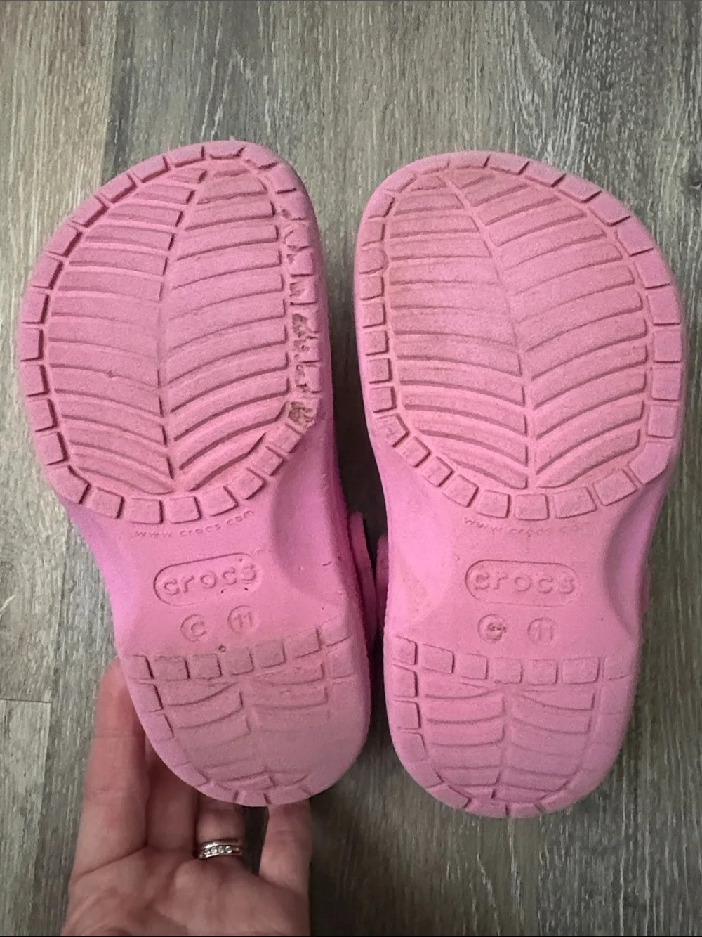 CROCS Kids Classic Clog in Bright Pink
